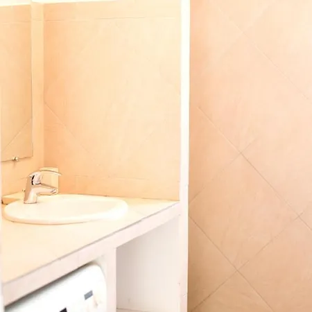 House With 3 Bedrooms In Porto Vecchio With Wonderful Mountain View Furnished Garden And Wifi 8 Km From The Beach ポルトヴェッキオ