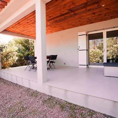 House With 3 Bedrooms In Porto Vecchio With Wonderful Mountain View Furnished Garden And Wifi 8 Km From The Beach ポルトヴェッキオ