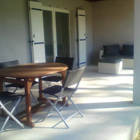 Vakantiehuis House With 3 Bedrooms In Porto Vecchio With Wonderful Mountain View Furnished Garden And Wifi 8 Km From The Beach *